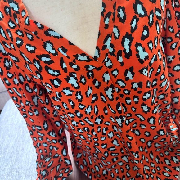 Gorgeous bubble sleeve v-neck tunic blouse - Picture 10 of 15